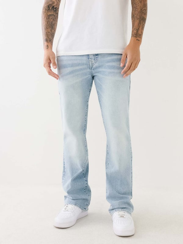 The Ricky Super T Straight Jean is a true classic. This men's straight jean features fading and 3D whiskering, clean hardware, and red and white Super T stitching. Finished with 1/2" horseshoe detailing along the back flap pockets and our regular 34” inseam. 