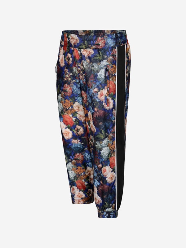 Introducing the Molo's Girls Trousers - Floral Soft Pants, an ideal addition to your little fashionista's wardrobe! Perfectly combining sophistication and ease, it's the ideal wear for any . Key features include: Bespoke Floral Print: This lively print injects a stylish and fun appeal to the trousers, turning it into a head-turner.  Softness and Easy Wear: Crafted using superior fabrics, these trousers promise unrivalled comfort and adaptability for your little girl's daily escapades.  Upgrade your girl's wardrobe with this Molo Girls Trousers - Floral Soft Pants in . Place your order right away and let your girl step out in panache!