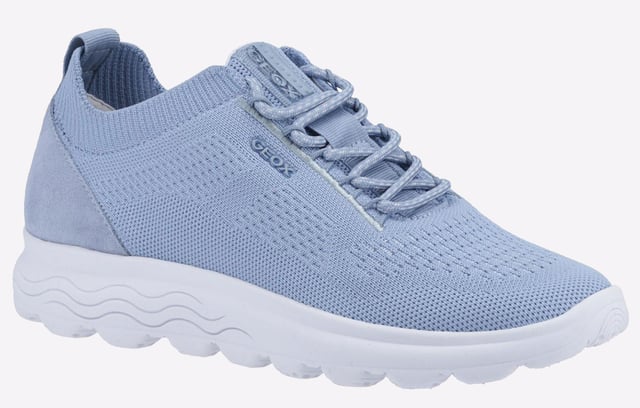 Spherica is een sneaker met een ultracomfortabel duurzaam ontwerp met onovertroffen demping en schokabsorberend vermogen. Hij is gemaakt van een gebreide stof en gerecycled suède, straalt een relaxte on-trend-stijl uit en heeft een veelzijdige esthetiek.
- Exclusief ademend patent
- Bovenwerk van gebreid textiel
- Vetersluiting
- 360 graden ademend
- Duurzame rubberen buitenzool