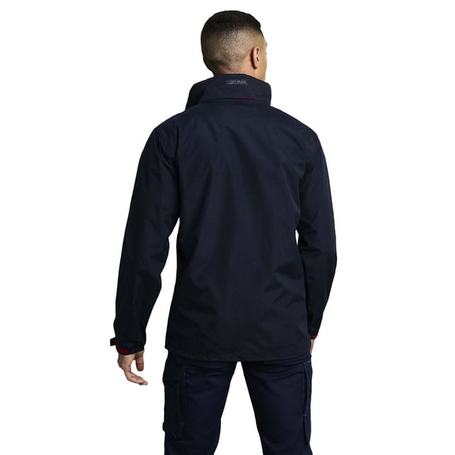 100% Hydrafort polyester. Polyester mesh gevoerd. Winddichte stof. Getapete naden. Verborgen kap met versteller. 2 zakken met rits onderaan. 1 intern vakje met toegang tot het oortelefoonsnoer. Verstelbare manchetten. Verstelbare zoom met stootkoord. Interne toegang tot het borduurwerk met rits. Regatta Mens afmetingen (borstomvang ca.): XS (35-36in/89-91.5cm), S (37-38in/94-96.5cm), M (39-40in/99-101.5cm), L (41-42in/104-106.5cm), XL (43-44in/109-112cm), XXL (46-48in/117-122cm), XXXL (49-51in/124.5-129.5cm), XXXXL (52-54in/132-137cm), XXXXXL (55-57in/140-145cm).
