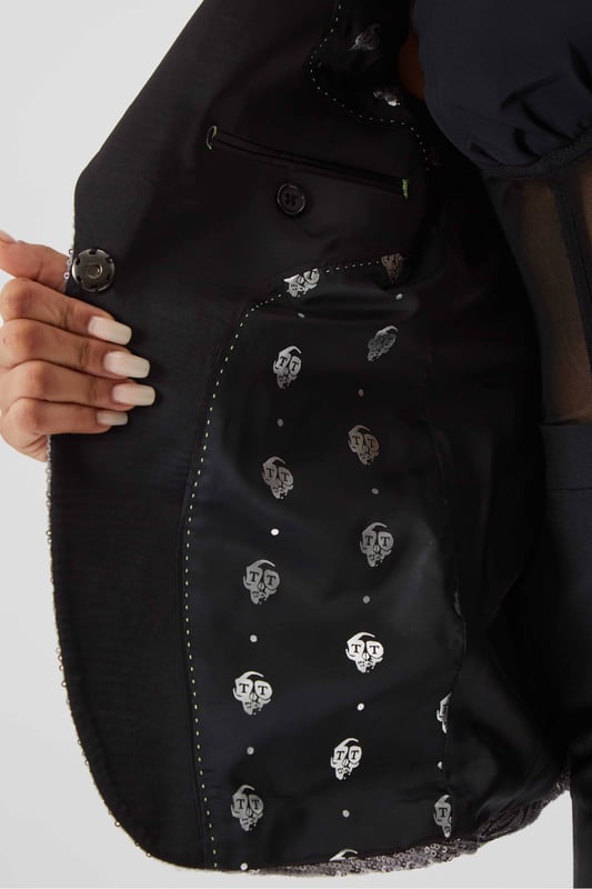 The Swayze skinny fit women's sequin jacket is a twisted take on the classic tuxedo so it's the perfect option if you're ready to party. Featuring contrasting shawl lapels, all over sequins and cut to our signature skinny fit; this women's silver tuxedo jacket is the perfect addition to your partywear rotation.