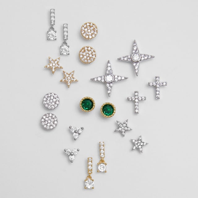 Gerhodineerde kruis oorbellen met briljante zirkonia. Basic is het toppunt van verfijnde eenvoud, tijdloze sieraden met vloeiende lijnen en de extra schittering van zirkonia's. Pretentieloze basissieraden die perfect zijn voor elke dag, maar ook gedragen kunnen worden voor speciale gelegenheden.