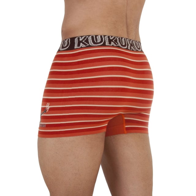 Boxer Kukuxumusu.
 Illustrations of the brand as decoration on the boxer briefs.
 Elastic waistband with the brand name printed consecutively.
 Matching seams.
 Composition: 85% Cotton, 9% Polyamide, 6% Elastane
 Care:
Care:
 - Machine wash maximum 30ºC.
 - Do not use bleach.
 - Iron at low temperature.
 - Do not use dryer.
 - Do not dry clean.