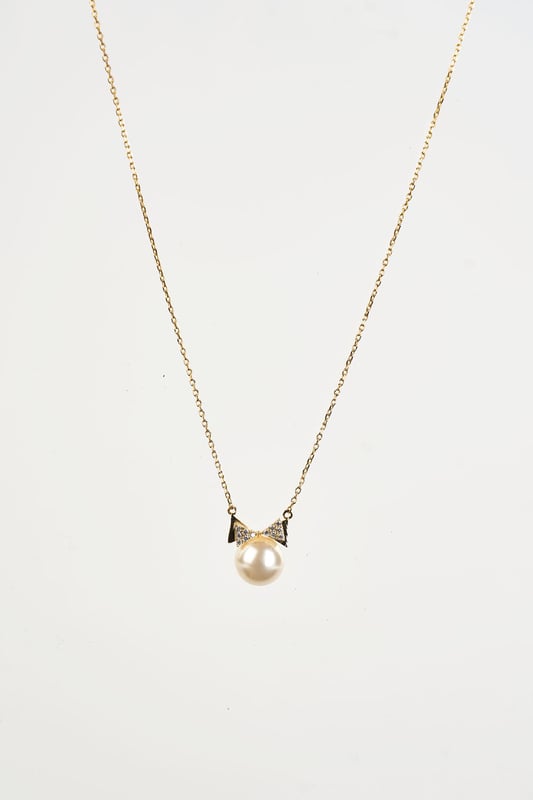 Pearl Bow Tie Necklace in Gold
Colour : Gold
Size : 39+5cm
Made in Korea
SKU: JE310024