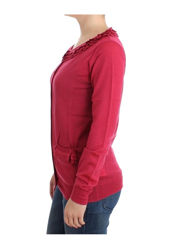 Material 100% lana.
  Color rosado.
  Estilo cardigan.
  Detalles de volantes.
  Acentos de logotipo.
  Cierre frontal con botones.
  Etiquetas originales y bolsa de la tienda incluidas.