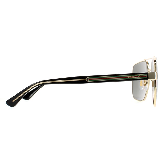 Gucci Square Herren Gold Schwarz Grau GG0529S Gucci ist eine quadratische Pilotenbrille mit dem typischen Doppelsteg-Look und schlanken Acetat-Bügeln mit dem Gucci-Logo und den Farbstreifen der Marke