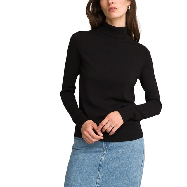 Layer up on chilly days in this cosy knitted jumper. It's made in a regular fit for all-day comfort and features a snug roll neck. Ribbed trims on the long sleeves and at the hem provide a neat finishing touch
Fit: Semi Fitted, Sizing: As expected
