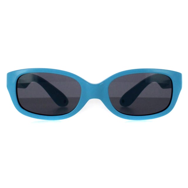 Smarty X2055 A baby blauw grijze zonnebril is een perfecte mix van moderne stijl en betrouwbare bescherming. Met een slank, eigentijds montuur en lichtgewicht constructie, zorgt deze zonnebril voor een comfortabele en stevige pasvorm gedurende de hele dag. De hoogwaardige lenzen bieden uitstekende UV-bescherming, zodat je ogen beschermd blijven tegen schadelijk zonlicht.