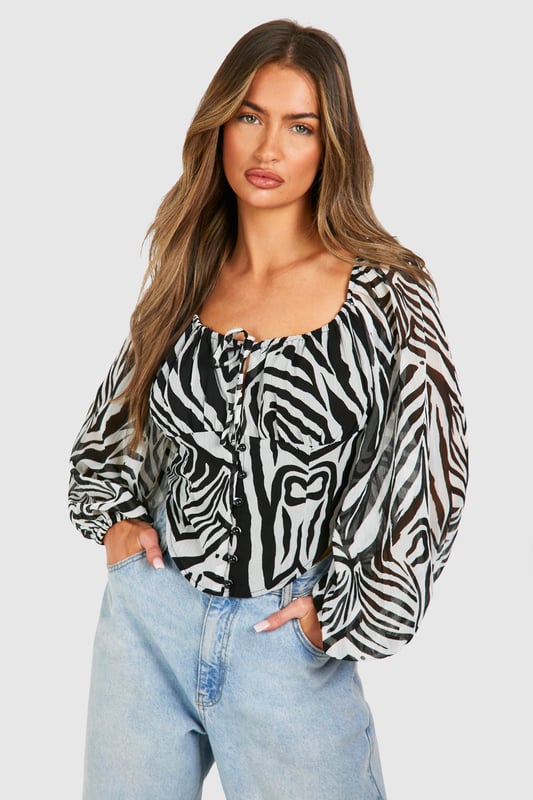 Calling all trend-obsessed: category is... regency vibes. This waist-defining corset top shapes and contours the body, accentuating the bust and creating a snatched silhouette. With strappy tops that'll look fire with that perfect pair of jeans, blouses that'll turn heads in the office, and bustiers that are just waiting to be matched with some hot leather look trousers, it will be love at first scroll when you lay eyes upon our collection of corset tops.Style: Crop TopDesign: ZebraFabric: PolyesterLength: CroppedNeckline: CrewSleeve Length: Long SleeveModel's height: 170cm / 5'7"