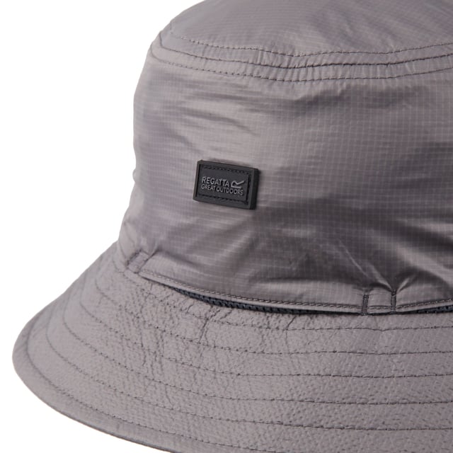 100% Polyamide. Fabric: Ripstop. Design: Logo. Fabric Technology: Breathable, Durable, DWR Finish, Water Repellent. Mesh Panels.