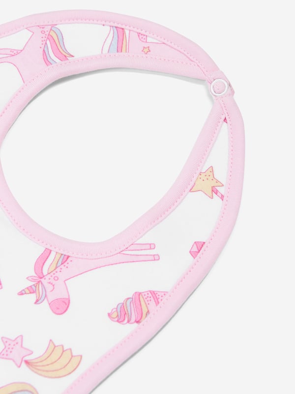 Introduce the chic yet charming Baby Girls Believe In Magic Bib in White from Magnolia Baby into your little one's ensemble. Tailored especially for your baby girls, this luxury item enhances her nursery moments with a dash of elegance. Noteworthy features include: Elegant Design: Featuring a magical-themed print, this white bib gives a trendy edge and unique style to your baby girl's wardrobe. Supreme Comfort: Crafted from premium fabrics, it provides an ultra-soft, comfy touch against your baby's delicate skin, ensuring comfort all day long. Upgrade your baby's look! Add flair to her everyday outfit with the Baby Girls Believe In Magic Bib. Order today and let her steal the spotlight with her exquisite style!