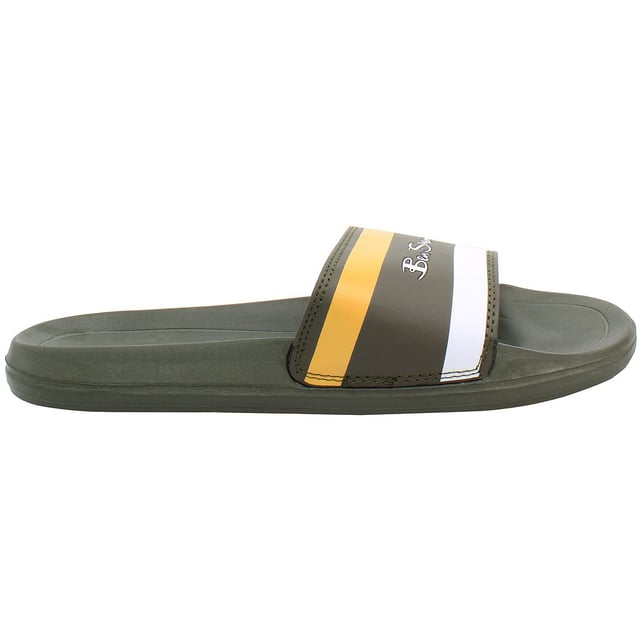 Ben Sherman Sidney Heren Groene Slippers Ben Sherman Sidney Heren Flip-Flops, de belichaming van informele comfort en tijdloze stijl. Hier is een gedetailleerde beschrijving die hun belangrijkste kenmerken benadrukt:
Klassiek Ontwerp: Deze flip-flops beschikken over een strak en minimalistisch ontwerp, dat de tijdloze esthetiek van Ben Sherman belichaamt. Met een effen zwarte kleur passen ze moeiteloos bij elke casual outfit, van strandkleding tot dagelijkse kleding.
Premium Materialen: Gemaakt van hoogwaardige materialen, waaronder een duurzame rubberen zool en een comfortabele voetbed, zijn deze flip-flops ontworpen om lang mee te gaan. De zachte maar stevige banden zorgen voor een veilige pasvorm en voorkomen ongemak of irritatie tijdens langdurig dragen.
Comfortabele Voetbed: De Sidney flip-flops hebben een gecushioneerd voetbed dat zich vormt naar de contouren van je voeten, wat superieur comfort en ondersteuning biedt bij elke stap. Of je nu over het strand wandelt of boodschappen doet in de stad, met deze flip-flops blijven je voeten verfrist en ontspannen.
Lichtgewicht en Flexibel: Ontworpen voor maximaal comfort en vrijheid van beweging, zijn deze flip-flops licht van gewicht en flexibel, waardoor natuurlijke voetbeweging mogelijk is. Of je nu naast het zwembad ligt of nieuwe bestemmingen verkent, ze bieden de flexibiliteit en wendbaarheid die je nodig hebt voor een hele dag dragen.
Gemakkelijk Schoon te Maken: Dankzij hun waterbestendige ontwerp zijn deze flip-flops gemakkelijk te reinigen en te onderhouden, waardoor ze ideaal zijn voor stranduitstapjes of ontspanning aan het zwembad. Spoel ze eenvoudig af met water om ze er fris uit te laten zien en klaar voor je volgende avontuur.