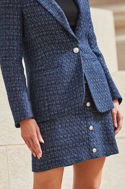 It's a beauty
Spun from the chicest metallic boucle fabric
Flattering single-breasted fit
You'll wear it for work and play
Create an on-trend suit with the matching skirt
Elevate jeans and a nice top