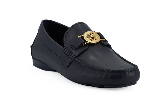 Versace Men's Navy Blue Calf Leather Loafers Shoes Gorgeous brand new with box tags and dust bag
100% authentic Versace mens loafers shoes
Gold-toned metal hardware with Medusa and Logo details
Crafted from 100% calf leather
Model: Car Shoe DSU6014S
Color: Navy blue
