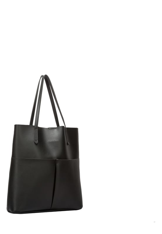 The Annalise XL Tote from the Lori collection uses an unlined smooth PU which remains flexible when you wear it. Simple details such as the debossed Claudia Canova logo and double front pocket detail and the soft and flexible shape makes this bag lightweight and sleek, great for storing all your daily essentials. Inside is a removable zippered pouch, which you can clip in place to keep your more valuable items extra safe. Features: , Unlined smooth PU, Claudia Canova blind debossed logo, Twin grab handles, Soft and flexible shape, Removable inner pouch with zip fastening, Double front pocket detail, Mag-dot fastening Style Ref: 84382 BLACK