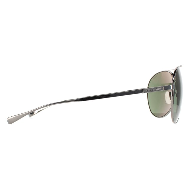Las gafas de sol Chopard Aviator Men's titanium gunmetal grey green polarised Schd57m son un clásico estilo aviador fabricadas en metal de LIGTHWEight. Las patillas ajustables Noe ofrecen un ajuste personalizado. El logotipo de Chopard aparece en las patillas delgadas para dar autenticidad a la marca.