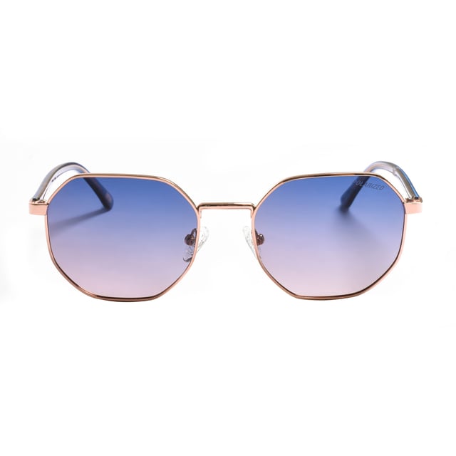 Estas gafas de mujer polarizadas tienen forma hexagonal.
El material principal utilizado en la fabricación de estas gafas es el metal.
Las patillas de estas gafas están fabricadas en acetato, incluye logo de Skechers.
100% Protección UV.
Cristales polarizados.
Incluye los certificados de autenticidad y garantía.
 Medidas: Alto lente: 46 mm. Ancho lente: 54 mm. Puente: 19 mm. Patillas: 140 mm.
 Composición: Metal
 Cuidados:
Utiliza un paño de microfibra suave y limpio para limpiar tus gafas de sol. Este tipo de paño no rayará los lentes.
Evita usar productos de limpieza abrasivos, detergentes, alcohol o acetona, ya que pueden dañar los lentes y los tratamientos antirrefleja
