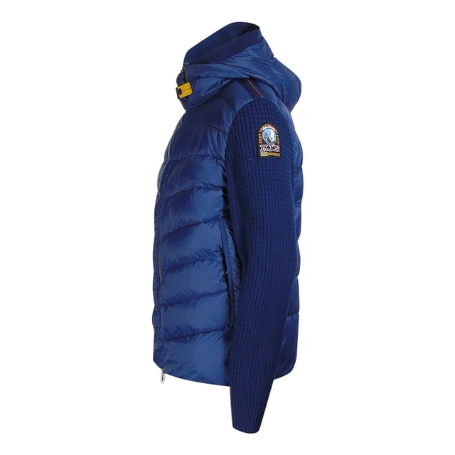 Mantengase abrigado y elegante con la chaqueta azul marino de Parajumpers. Este lujoso abrigo esta confeccionado con un tejido ligero y aislante que retiene el calor y protege contra los elementos. No sacrifiques el estilo por la comodidad: !haz una declaracion!, Relleno: 90% plumon de pato, 10% plumas de pato Material superior: 100% poliamida, ajuste regular, cierre de cremallera, azul marino, brazos hechos de 100% lana merino extrafina, Abrigo azul, chaqueta azul marino