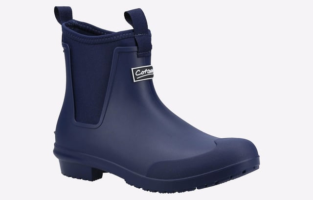 Grovsner from Cotswold, is the perfect welly for all weather conditions. With fully waterproof neoprene for excellent warmth and comfort.
- 100% Waterproof
- Pull On Loop
- Lightweight sole
- Reinforced toe and heel
- Easy to clean overlay