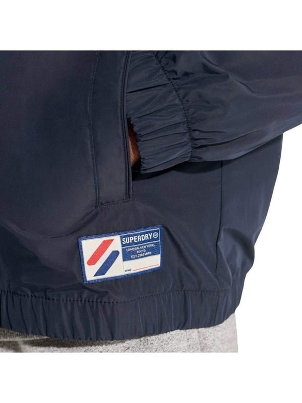 Veste Superdry Style Track Herren Blau Synthetik. Authentisches Kleidungsstück der Marke Superdry - Streetwear/Sportswear-Design von Superdry - Superdry für Herren, perfekt für den Alltag - Die blaue Superdry-Jacke lässt sich hervorragend mit dem Rest Ihrer Garderobe kombinieren - bequeme Synthetikmaterialien - klassisch - Style Track -