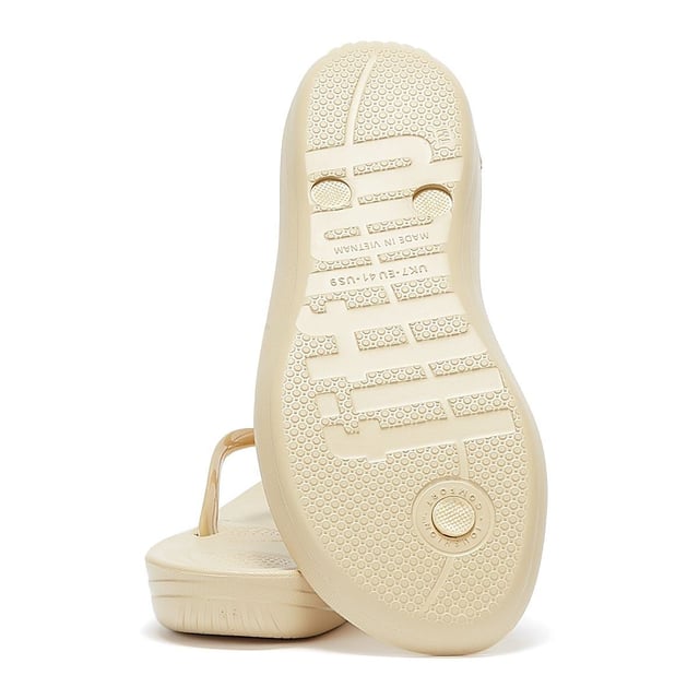 From the top, they look like your typical Surfer-girl flip flops. Underneath, they're ergonomically engineered with iQushion™ micro-bubble foam impact cushions for non-stop comfort. Throw a pair in your suitcase and you'll find yourself wearing them to beach, bar and beyond!