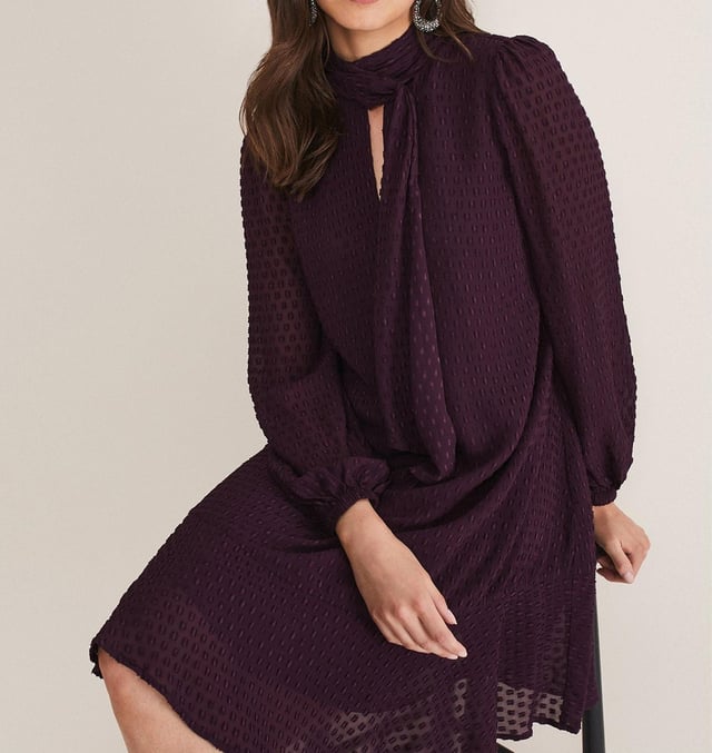 • 100% Viscose Woven Lining: 100% Polyester • Tie neckline and long sleeves. Swing style/A line