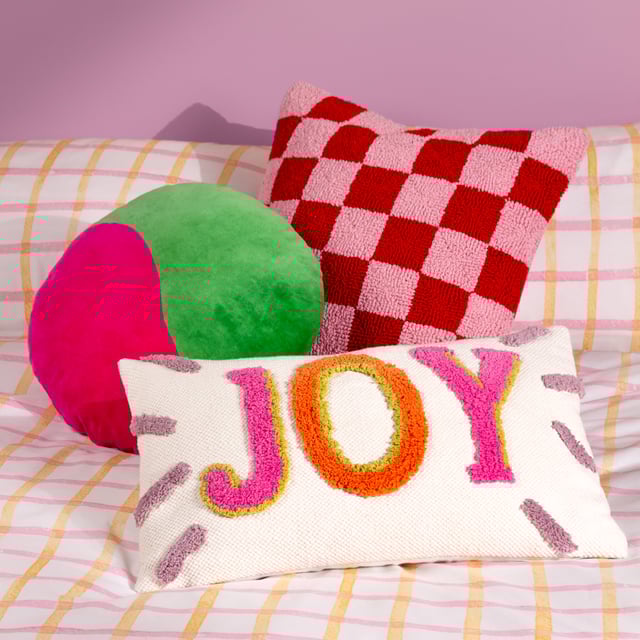 Inspired by the yin and yang symbol, representing light and dark, positivity and negativity, the Unity cushion brings peace and harmony to all who use it! Made from 100% cotton, it is bright, light and huggable, in its unique rounded design. The Unity cushion also comes in several collectable vibrant neon colours which will stand out on your furnishings and make an immediate impact.