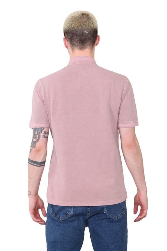 M&S Mens Classic polotröja i ren bomull . - - .  Observera att detta är en helt ny men M&S Branding Tags borttagna för att uppfylla villkoren eller svartpennad . - - .  Regular Fit Design med en smart krage hals och knappstängning . - - .  Korta ärmar hjälper till att hålla dig sval och broderade detaljer på bröstet ger en märkespräglad touch . - - .  Dessutom är tyget garmentfärgat för en autentisk tvättad look.