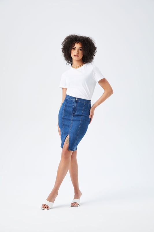 Get ready for summer with our Daniella Pencil skirts. Perfect for a city break or dressed up for a night in town.The high waist and side pockets makes the fit comfortable and practical yet stylish at the same time.Pair with our new in tops for the perfect spring/summer look.
