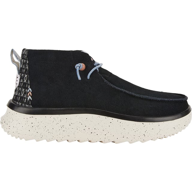 Recipe for a perfect fall day: apple turnovers, blazing fires, 'lil baby pumpkins, and these boots. Add a pinch of memory foam. A dash of EVA outsoles. A dollop of suede. And a heaping pile of back-in-style platforms.