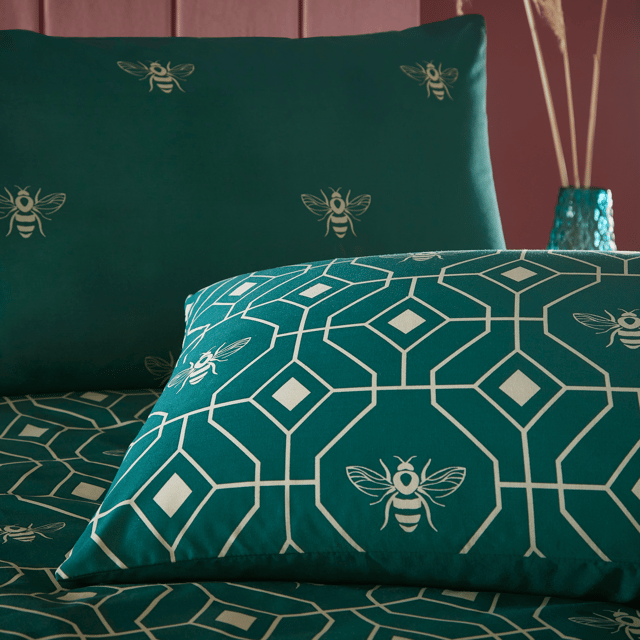 Make your boudoir buzz with a bee deco duvet cover set. The geometric honeycomb design creates a busy bee pattern that will make your bedroom buzz. The reverse features a coordinating bee design, for a softer look.