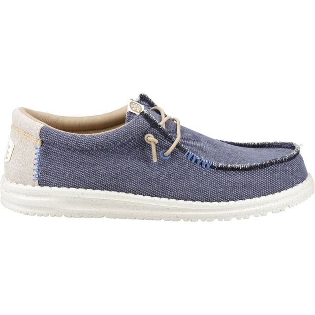 Designed for days on the dock and the deck, Wally Coastline Jute brings a two-tone, woven textile upper that is 51% recycled to cushioned support and a lightweight.