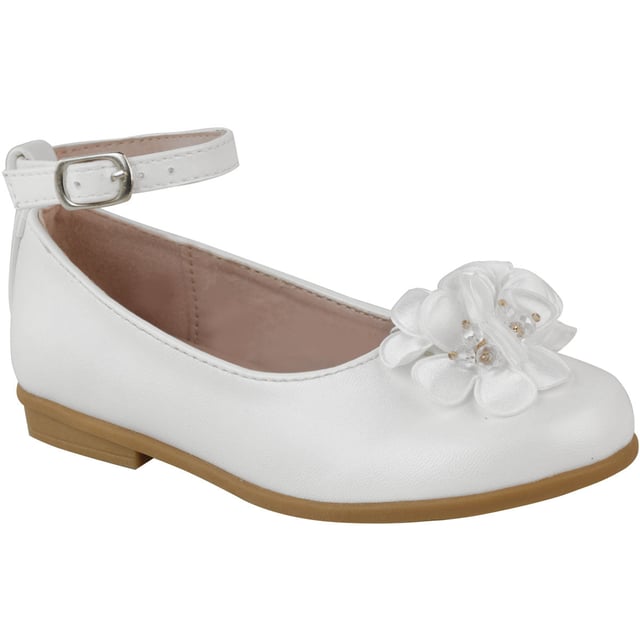 Looking for a pair of shes that combine function and fashion in all the right places? These comfortable will take you from day to night with ease. With a tough yet chic look, these shoes are both comfortable and fashionable. The little flower detail on front give this pair a little extra sass and sophistication.