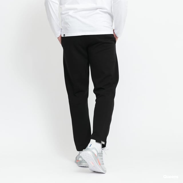 The North Face Mens  M Standard Pants.   
Men’s Black Sweatpants by the the North Face Brand With a Decent White Left Leg Logo.   
Elastic Waist with Drawstring.  
2 Side Hand Pockets, Thigh Logo.     
Model Is Wearing Size M.   
Model Is 186 Cm Tall and Weighs 78 Kg.