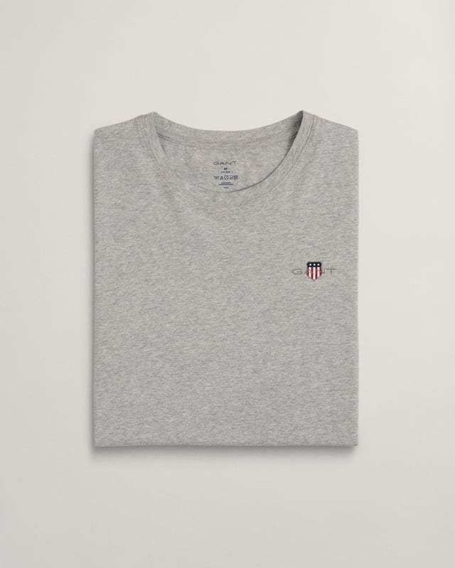 This GANT pyjama T-shirt is crafted from 100% cotton and cut for a regular fit. It features a medium-sized GANT shield graphic printed at the chest.

Regular fit
GANT graphic printed at the chest
Wash with similar colours.

 Cotton 100% 

902339008
 
 