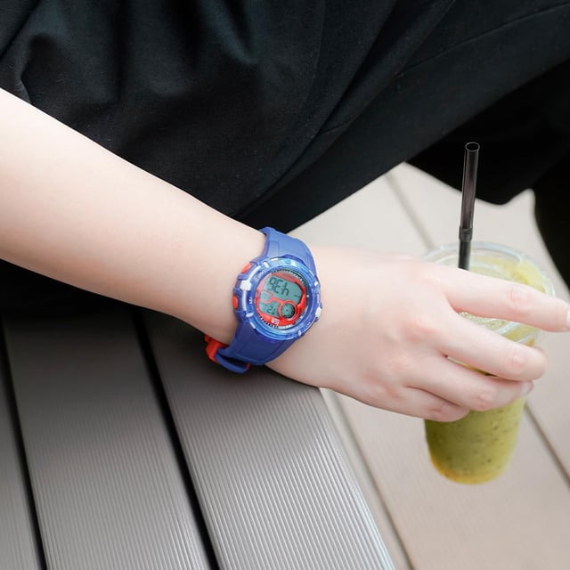 This Ice Watch Ice Digit Explorer - Spider Digital Watch for Child is the perfect timepiece to wear or to gift. It's Blue 40 mm Round case combined with the comfortable Blue Silicone watch band will ensure you enjoy this stunning timepiece without any compromise. Operated by a high quality Quartz movement and water resistant to 10 bars, your watch will keep ticking. Discover the ICE digit explolrer Spider. This Digital watch has a Calendar function: Day-Date as well as Stop Watch , Countdown , Dual Time , Alarm and Light High quality 19 cm length and 19 mm width a Blue Silicone strap with a Buckle Case diameter: 40 mm,case thickness: 16 mm, case colour: Blue and dial colour: Red