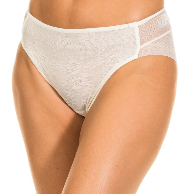 Magic Band pantyhose Janira 
 Crude Color 
 Elastic waistband, with fabric label detail and the name of the signature embroidered on the side. 
 Semitransparent lace fabric, throughout the design. 
 Soft and adaptable fabric. 
 Fabric like and breathable, leaves no marks. 
 Inner lining 
 Seams seen in tone. 

 Composition: 88% Polyamide. - 12% Elastane. 

 Care: 
 - Wash at max. 30º temperature. 
 - Do not use bleach. 
 - Do not use dryer. 
 - Do not iron. 
 - Do not dry clean.
