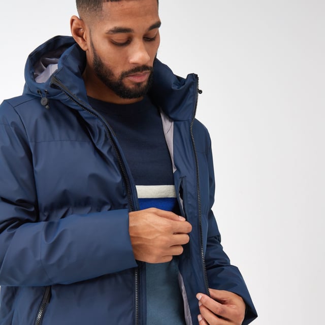 100% polyester PU membrane with knit back. Durable water repellent finish. Feather Free - premium recycled synthetic down insulation. Partially made reusing plastic bottles. 100% polyester taffeta lining. Inner security pocket. Grown on hood with adjusters. 2 lower zipped pockets. Adjustable shockcord hem.