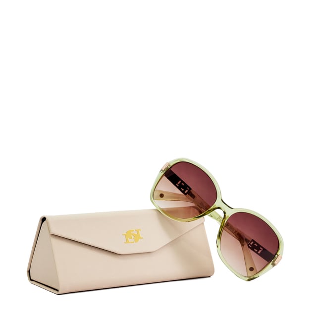 Elevate your warm-weather styling with our Gernada sunglasses. This oval-shaped frame is complemented with a gradient smoke lens and for a luxurious finish, boasts our bespoke 'DD'-interlock branded hardware at the trims of the arms.