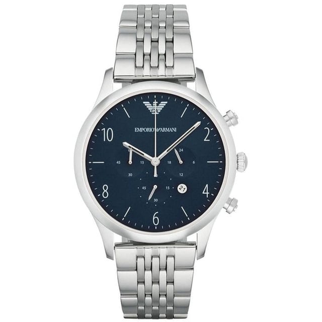 Emporio Armani AR1942 is een prachtig horloge met een geheel zilveren roestvrijstalen ontwerp gecombineerd met een contrasterende marineblauwe wijzerplaat. De wijzerplaat heeft drie chronograafwijzerplaten en een datumvenster. In de zomer is dit horloge perfect om op te vallen op slimme evenementen of om dagelijks te dragen. 43 mm breed