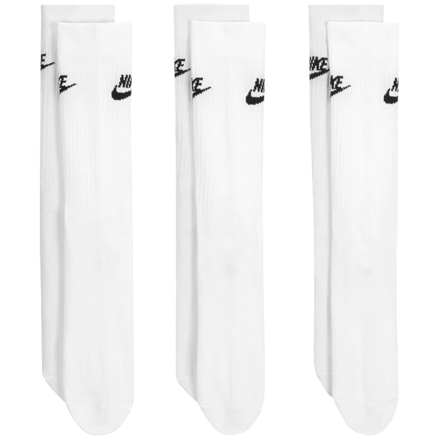 SOFT SOCKS IN A CREW CUT. The Nike Sportswear Everyday Essential Socks are made with soft, stretchy fabric that moulds to your foot for all-day comfort.