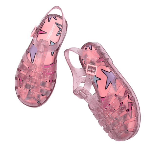Watch your child's eyes light up as she takes each step in the Mini Melissa Possession Shiny Elements. 100% recyclable and lightweight, the casual style is a timeless classic. Available in kids and baby sizes.