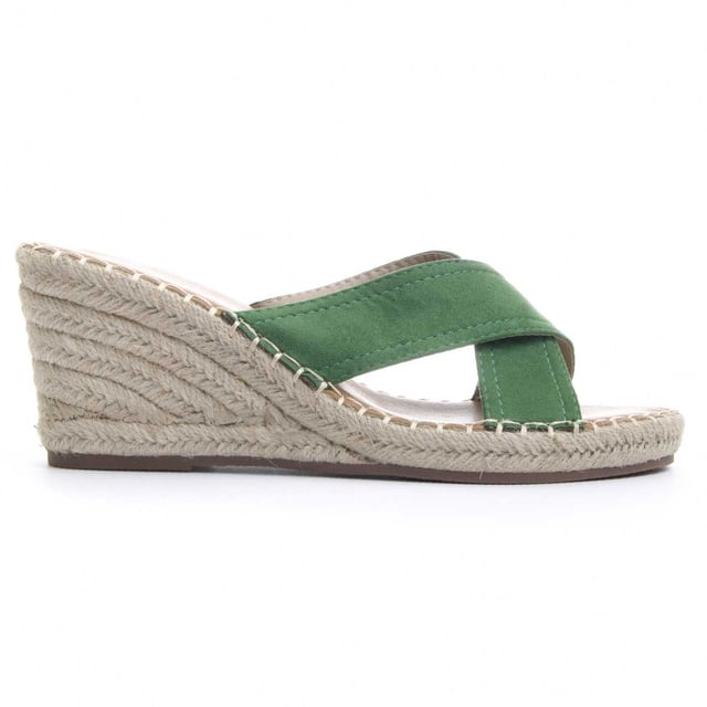 Sandalia cómoda para mujer. Calce cómodo. Plantilla acolchada. Suela antideslizante. Cosido reforzado. Colección cápsula en colaboración con la marca.