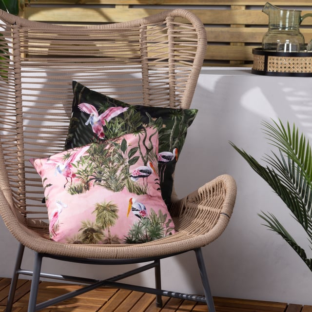 Make a statement with enchanting Platalea outdoor cushion. Featuring a scene of Spoonbills grazing in the jungle, available in two stunning colourways. Make the Platalea outdoor cushion the perfect finishing touch to your outdoor space.