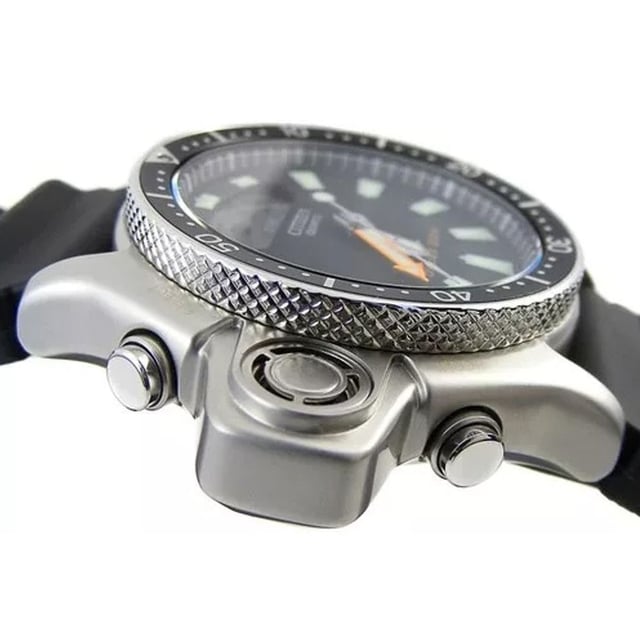 This Citizen Promaster Aqualand Analogue-Digital Watch for Men is the perfect timepiece to wear or to gift. It's Silver 38 mm Round case combined with the comfortable Black Rubber watch band will ensure you enjoy this stunning timepiece without any compromise. Operated by a high quality Quartz movement and water resistant to 20 bars, your watch will keep ticking. Sporty and charming  watch perfect for every occasion - The watch has a Calendar function: Day-Date, Stop Watch, Alarm,Luminous Hands, Luminous Numbers High quality 21 cm length and 25 mm width Black Rubber strap with a Buckle Case diameter: 38 mm,case thickness: 14 mm, case colour: Silver and dial colour: Black