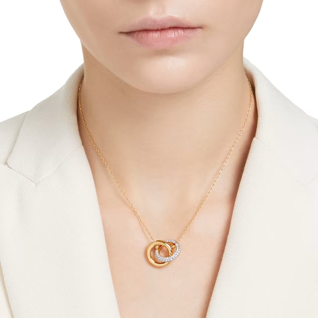 Deze schitterende Halsketting voor Vrouwen van Swarovski is het perfecte cadeau om jezelf of een geliefde te verwennen. De Halsketting is gemaakt van goudkleurig metaal, met een lengte van 45 cm en een gewicht van grams. De Swarovski 'Dextera' Goudkleurige Metalen Halsketting voor Vrouwen - Goud 5668820 wordt geleverd in een prachtige cadeaudoos en heeft een garantie van twee jaar.