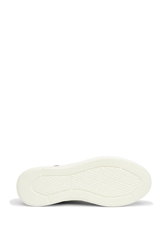 Make your next weekend sneakers a hybrid!  The Cheetham mid-high sneaker boots are a perfect balance of sport and smart.  Available in various shades.  The upper is crafted from faux nubuck for a high-quality look.  The sport-inspired sole is perfect for busy schedules running from the office to a night out, without sacrificing on style.