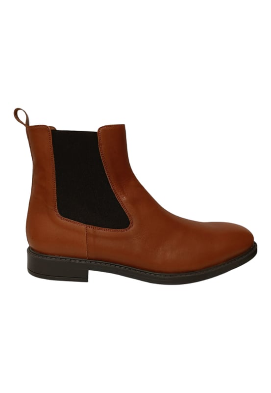 Herren-Chelsea-Stiefelette mit beidseitigem Gummizug. Er hat eine bequeme Sohle und einen leichten Absatz.