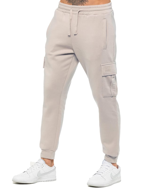 Experience superior comfort and style with Enzo Men's Regular Fit Cargo Joggers! Crafted with a brushed back inner fleece lining, these joggers are designed to keep you cozy all day long. Perfect for casual wear, they feature convenient 2 side slash pockets and 2 cargo pockets, providing ample storage space for your essentials. Stay on-trend with the cuffed leg design, offering a modern silhouette and added comfort.