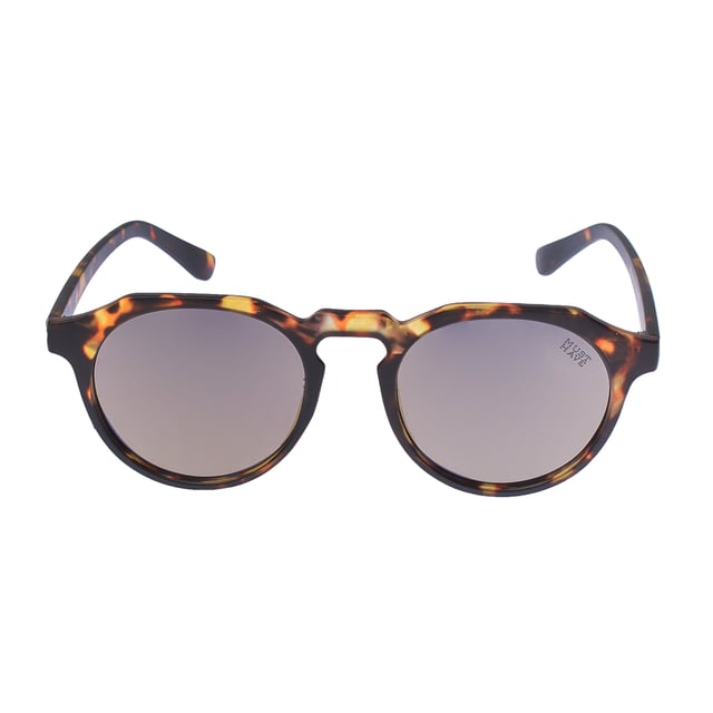 Must Have unisex sunglasses with a round design and polycarbonate frame, combining durability and lightness for comfortable and modern use.

 Equipped with UV 400 protection polarized lenses, they block 100% of UVA and UVB rays, offering clear vision and reducing glare in bright environments.

 The round shape provides a classic and elegant touch, ideal to complement any style.

 The Must Have logo is engraved on the temples and one of the lenses, adding a distinctive detail of authenticity.

 They come with a soft cleaning cloth and a cloth case to protect them and keep them in good condition when not in use.
 Measures: Lens height: 48 mm, Lens width: 53 mm, Bridge: 15 mm, Temples: 140 mm
 Composition: Polycarbonate
 Care:
- Wash only with water or, if necessary, a mild soap.
 - Dry with a soft cloth to avoid scratches.
 - Avoid contact with harsh surfaces or abrasive liquids.